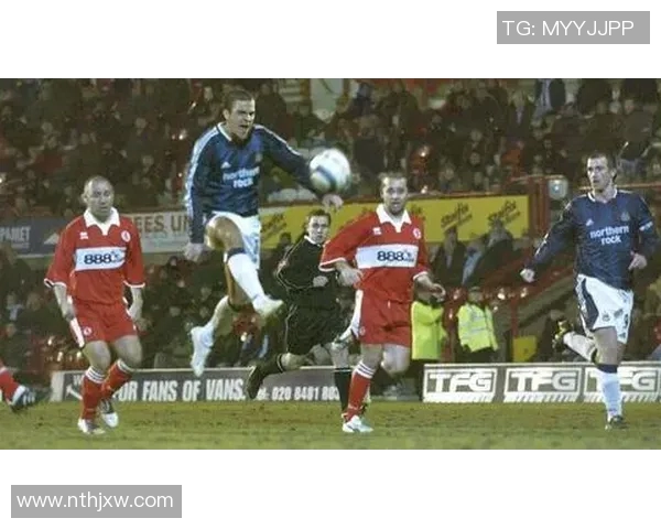 《足球传奇:一张球星卡背后的故事与荣耀》 《足球传奇:一张球星卡背后的故事与荣耀》